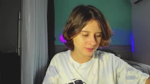 Evie online show from December 21, 7:35 am