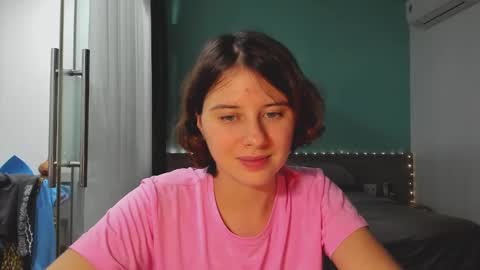 Evie online show from December 25, 4:11 pm