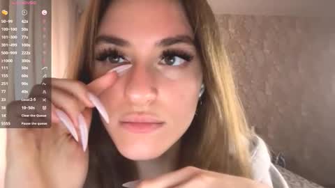 Mia online show from September 18, 9:30 am