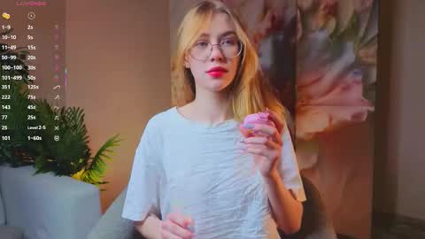 Lynna online show from December 22, 11:02 am