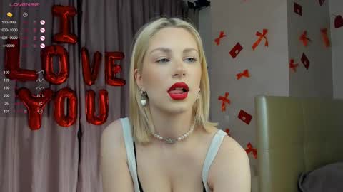 Lynna online show from February 18, 3:21 pm