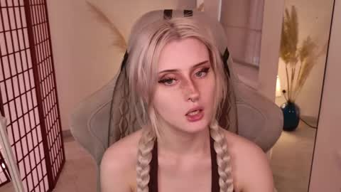 Lily online show from June 6, 2:12 pm