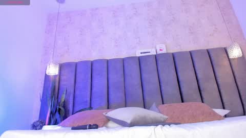 Snapshot of oh_hollyy chatting on February 1, 7:55 pm Holly online show from February 1, 7:55 pm