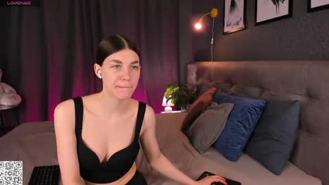 KAYA. online Tu We Th Fr Sa 0100AM - 0800AM Time zone of Germany Munich online show from April 16, 12:22 am