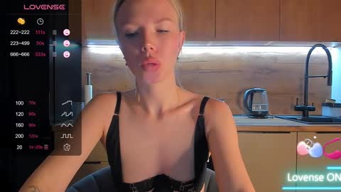 Olivia 3 online show from November 23, 9:16 pm