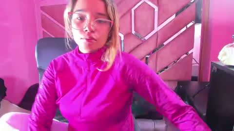  OLIVIA  online show from February 4, 3:33 am