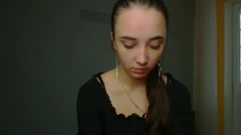 Snapshot of olivia_oliv chatting on December 12, 8:03 am Olivia online show from December 12, 8:03 am