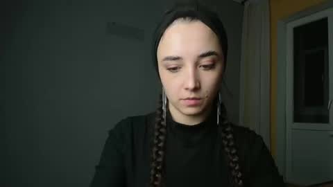 Snapshot of olivia_oliv chatting on January 8, 8:29 pm Olivia online show from January 8, 8:29 pm