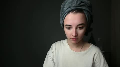 Snapshot of olivia_oliv chatting on February 10, 8:10 pm Olivia online show from February 10, 8:10 pm