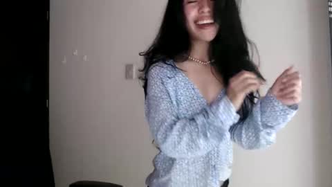 oliviaaa__ online show from January 14, 5:07 pm