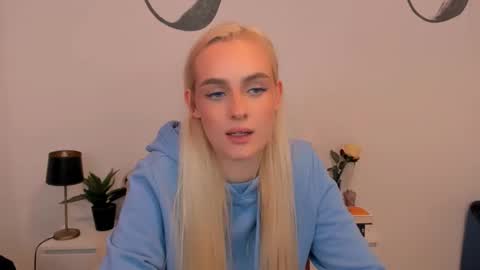 Snapshot of oliviahappy chatting on September 16, 6:49 pm oliviaBeauty online show from September 16, 6:49 pm