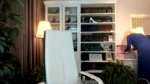 ollalla7 online show from August 9, 2:42 pm