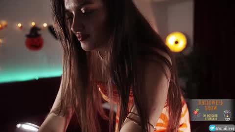 Snapshot of omiliver chatting on October 28, 7:30 pm    or    online show from October 28, 7:30 pm