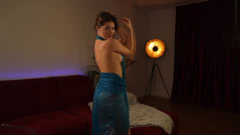 Snapshot of omiliver chatting on January 21, 6:45 pm    or    online show from January 21, 6:45 pm