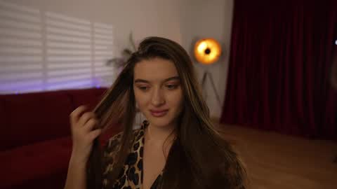 Snapshot of omiliver chatting on February 19, 7:48 pm    or    online show from February 19, 7:48 pm