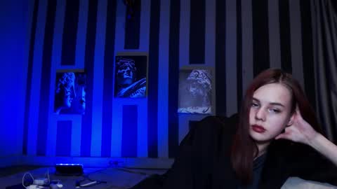 onessandra online show from October 21, 7:45 am