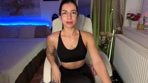 Eve Voss online show from November 23, 9:33 am