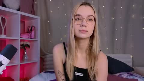 Heidi  online show from March 10, 9:23 am