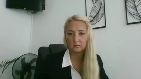 oxifoxi online show from October 18, 6:05 am