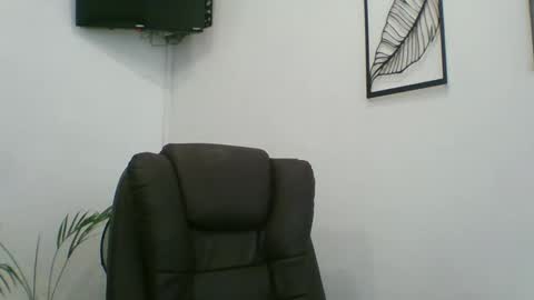 oxifoxi online show from October 16, 6:27 am