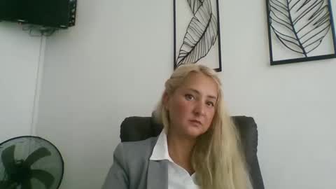 oxifoxi online show from October 8, 10:30 am