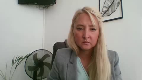 oxifoxi online show from October 19, 7:21 am