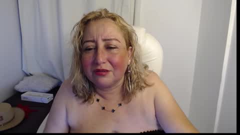 Snapshot of paiperhalliwey chatting on October 19, 12:56 am paiperhalliwey online show from October 19, 12:56 am