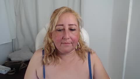 Snapshot of paiperhalliwey chatting on October 7, 7:18 pm paiperhalliwey online show from October 7, 7:18 pm
