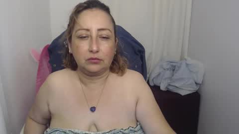 Snapshot of paiperhalliwey chatting on December 27, 12:50 am paiperhalliwey online show from December 27, 12:50 am