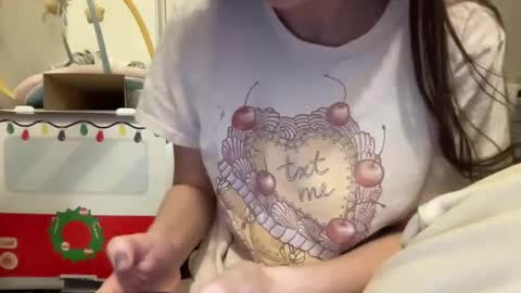 paisleysnowxo online show from March 6, 5:24 am