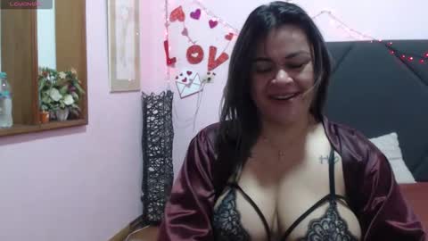 pamela_echeverria online show from April 1, 1:41 pm