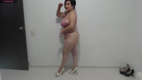 Snapshot of paola_williams chatting on December 13, 9:09 pm Paola Williams online show from December 13, 9:09 pm