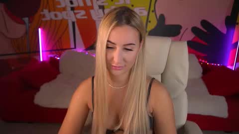 Lia online show from October 11, 7:35 am