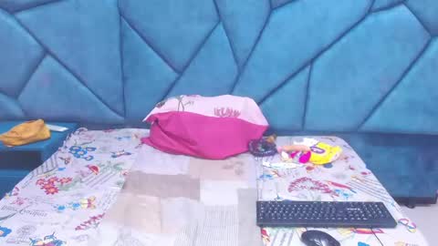 Snapshot of paris_squirtt chatting on March 5, 8:23 pm paris_squirtt online show from March 5, 8:23 pm