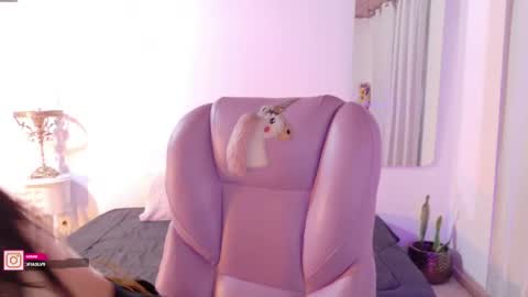 Sofa online show from April 12, 9:50 pm