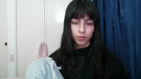 Snapshot of paulainblue chatting on December 4, 12:52 am   online show from December 4, 12:52 am