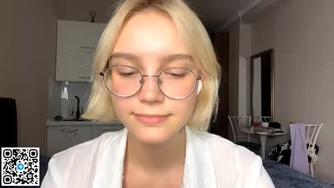 Lola online show from October 26, 4:57 pm