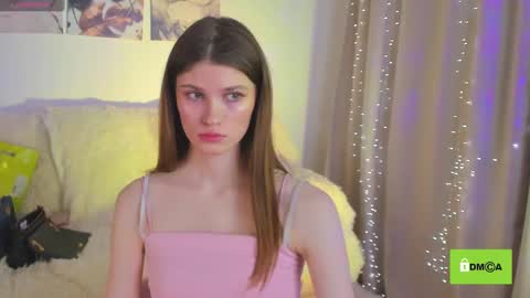 Snapshot of peach_mila chatting on February 4, 5:01 pm your love online show from February 4, 5:01 pm