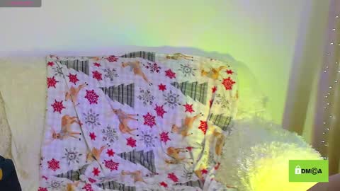 Snapshot of peach_mila chatting on February 1, 5:47 pm your love online show from February 1, 5:47 pm