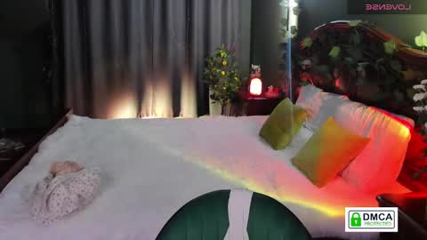 Snapshot of peach_mila chatting on March 8, 7:51 pm your love online show from March 8, 7:51 pm