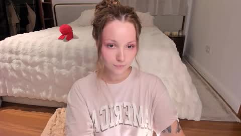 Lili online show from December 3, 8:38 am