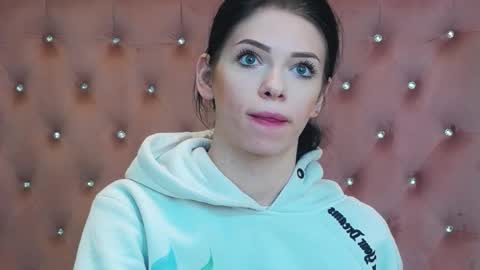 Ella online show from February 20, 10:39 am