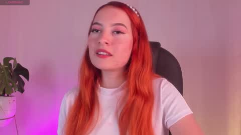 Snapshot of pear__moon chatting on September 25, 11:57 pm LILLY online show from September 25, 11:57 pm