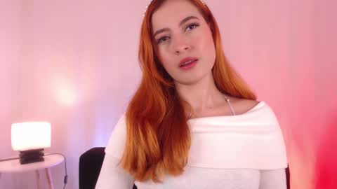 Snapshot of pear__moon chatting on February 6, 1:38 am LILLY online show from February 6, 1:38 am