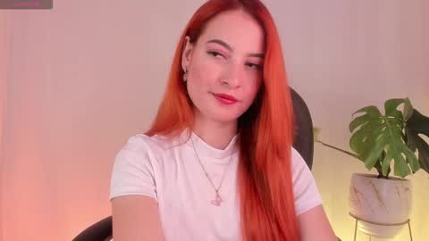 Snapshot of pear__moon chatting on September 29, 12:38 am LILLY online show from September 29, 12:38 am