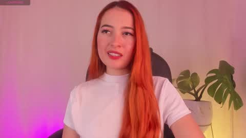 Snapshot of pear__moon chatting on October 11, 1:54 am LILLY online show from October 11, 1:54 am