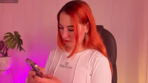 Snapshot of pear__moon chatting on September 19, 12:31 am LILLY online show from September 19, 12:31 am