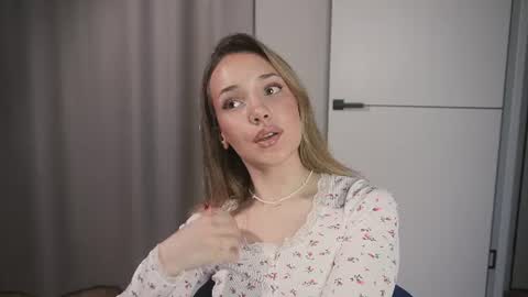 im Kira today is my 1st day here 3 online show from July 25, 4:52 am