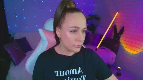 Dia  online show from December 2, 2:24 am