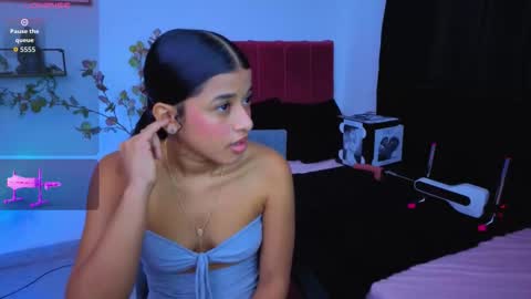 pequitasmedusa9 online show from December 2, 9:39 pm